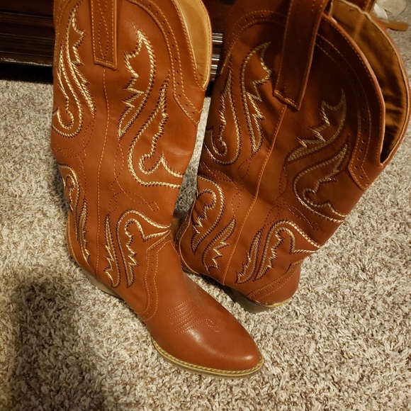 Boots - Picture 1 of 2